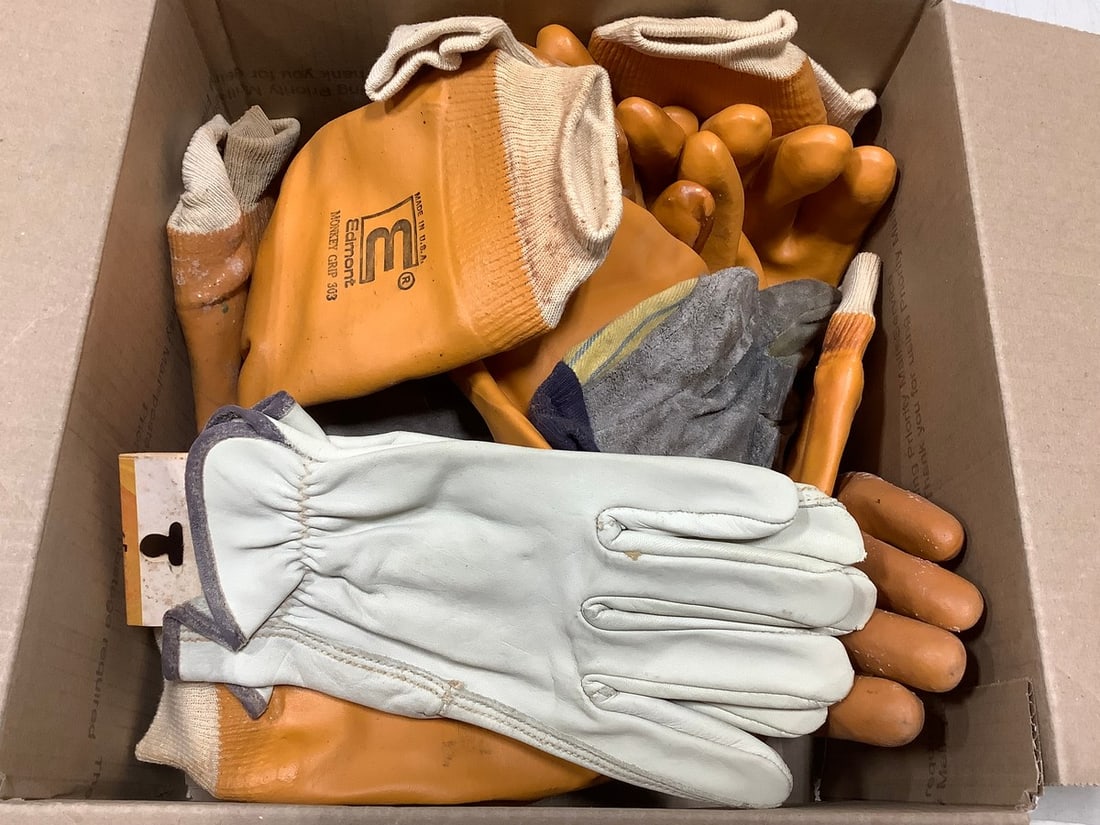Various Industrial gloves(Edmont monkey grip 303, genuine cowhide driver, and more) (1 of 1)