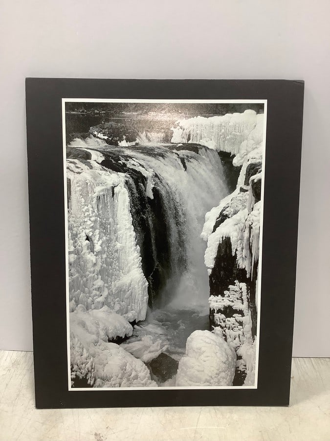 2005 Thunder and Ice photographic print by Ralph Krubner(16in.x20in.): 2005 Thunder and Ice photographic print by Ralph Krubner(16in.x20in.)