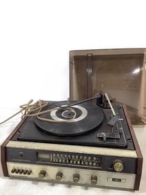 The Fisher FM AM stereo receiver record player(115)