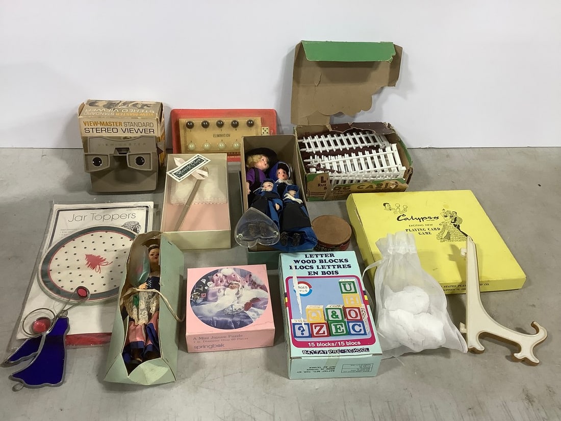 Vintage dolls, vintage log cabin pieces,viewmaster stereo viewer, and more: Vintage dolls, vintage log cabin pieces,viewmaster stereo viewer, and more