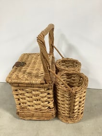 Picnic Basket with Drink Holders (17in Tall)