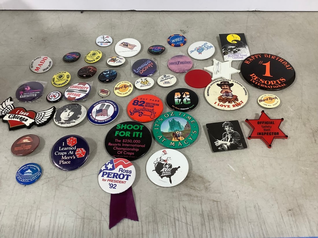 Vintage pin button lot (1 of 1)