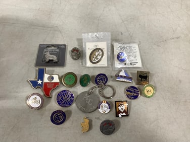 Vintage dog show/kennel pin lot