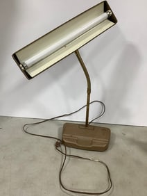 Vintage desk lamp(adjustable height)