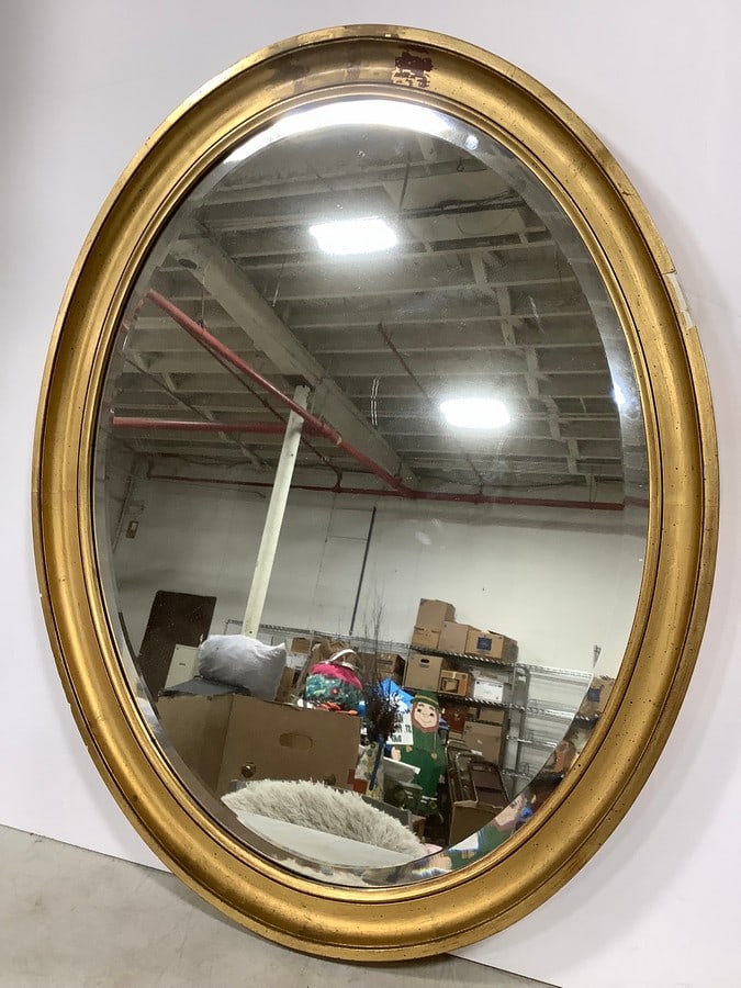 Wall Hanging Mirror (31.5inx25.5in): Wall Hanging Mirror (31.5inx25.5in)