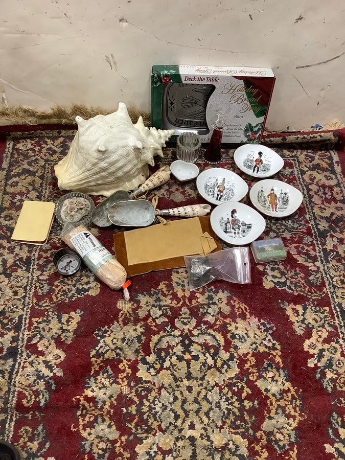 Area Rug (36inx56in), Shell Decor, Holiday Bread Tray, Ceramic Plates, and more: Area Rug (36inx56in), Shell Decor, Holiday Bread Tray, Ceramic Plates, and more