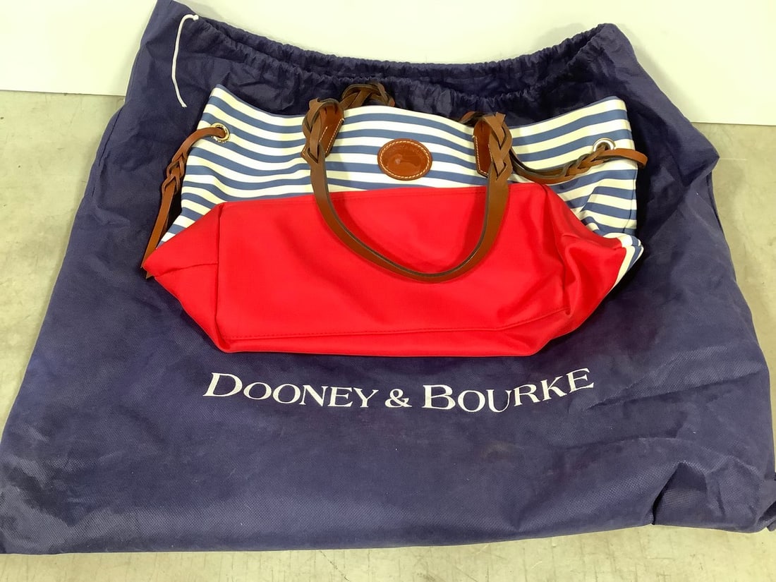 Dooney & Bourke handbag with dust cover (1 of 1)
