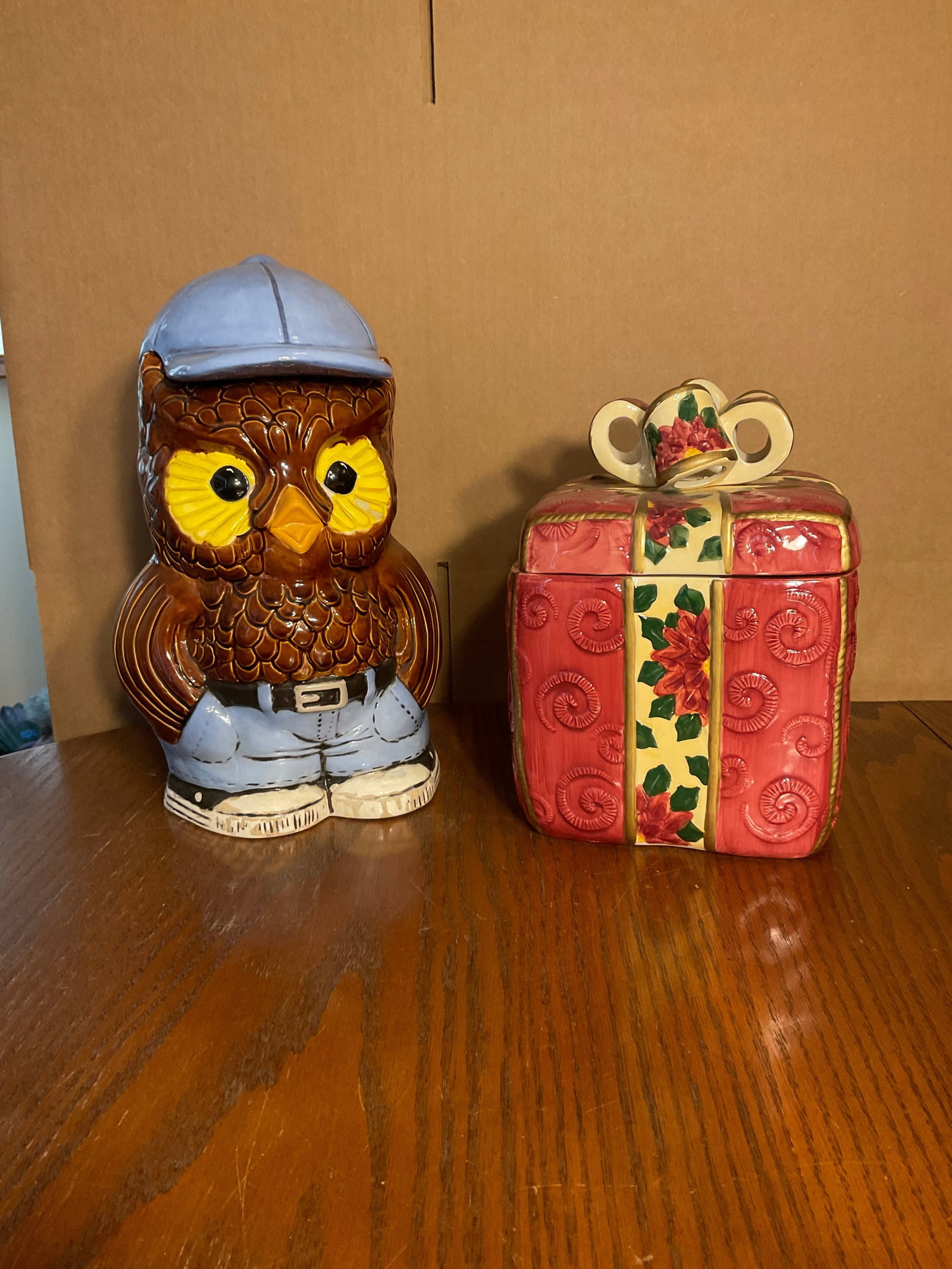 Lot of 2 cookie jars 14in tall: Lot of 2 cookie jars 14in tall