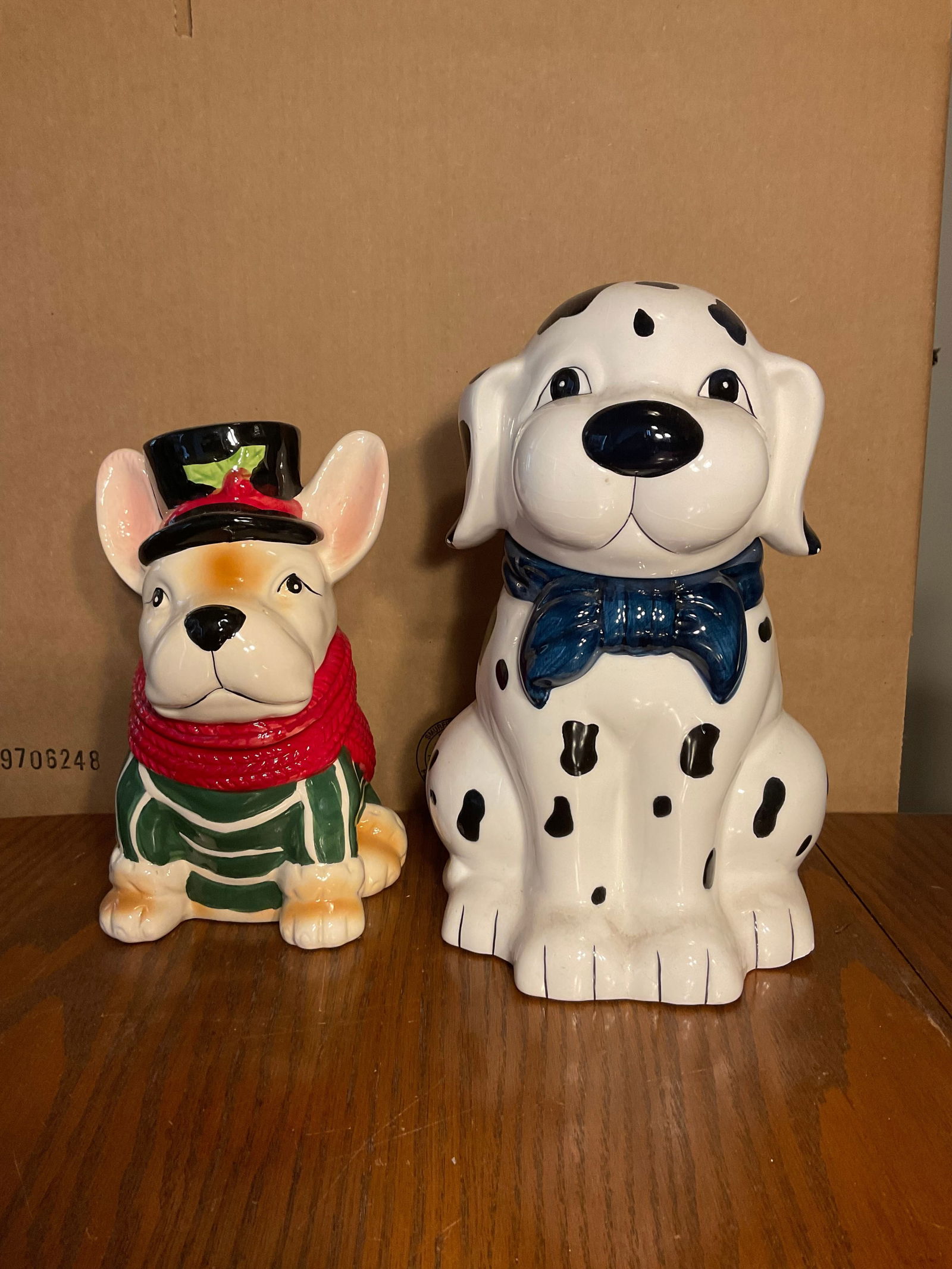 Lot of 2 cookie jars 12in tall: Lot of 2 cookie jars 12in tall