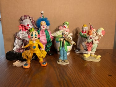 Lot of ceramic and porcelain clowns
