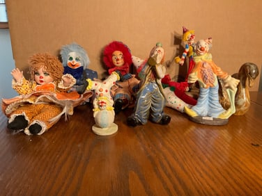 Lot of ceramic clowns and figures