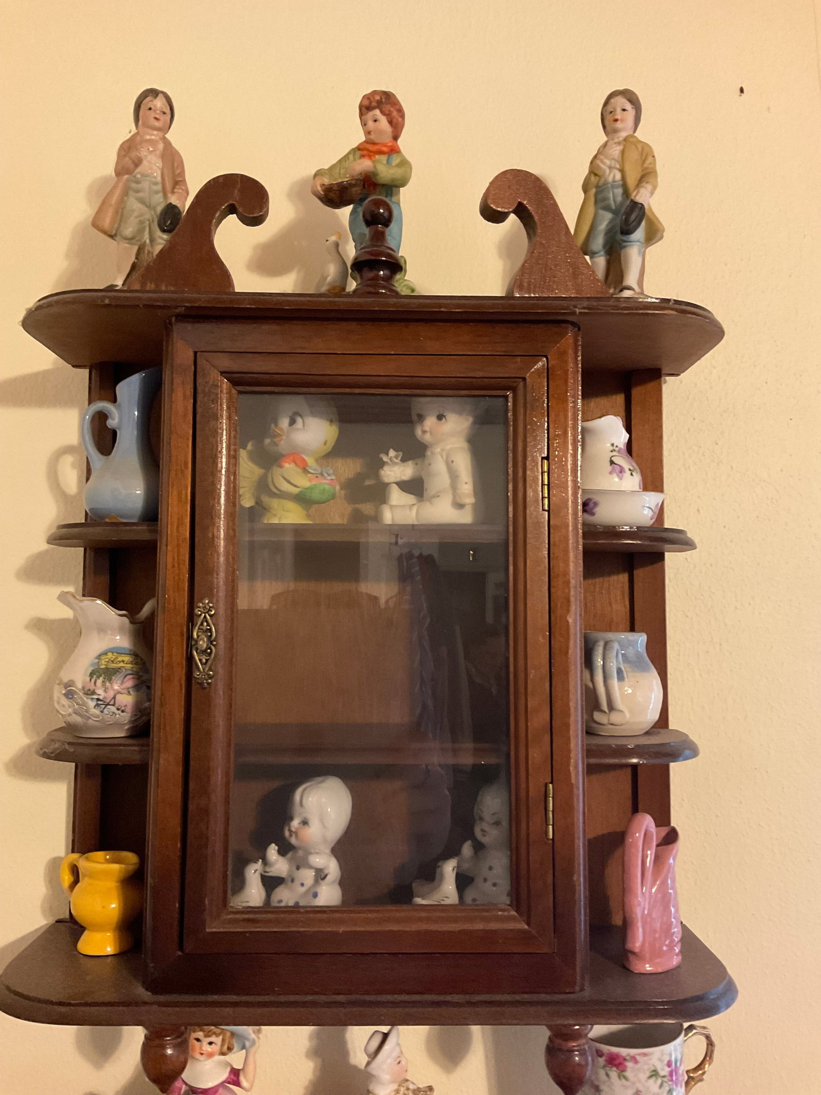 Vintage wooden wall hanging: Vintage wooden wall hanging