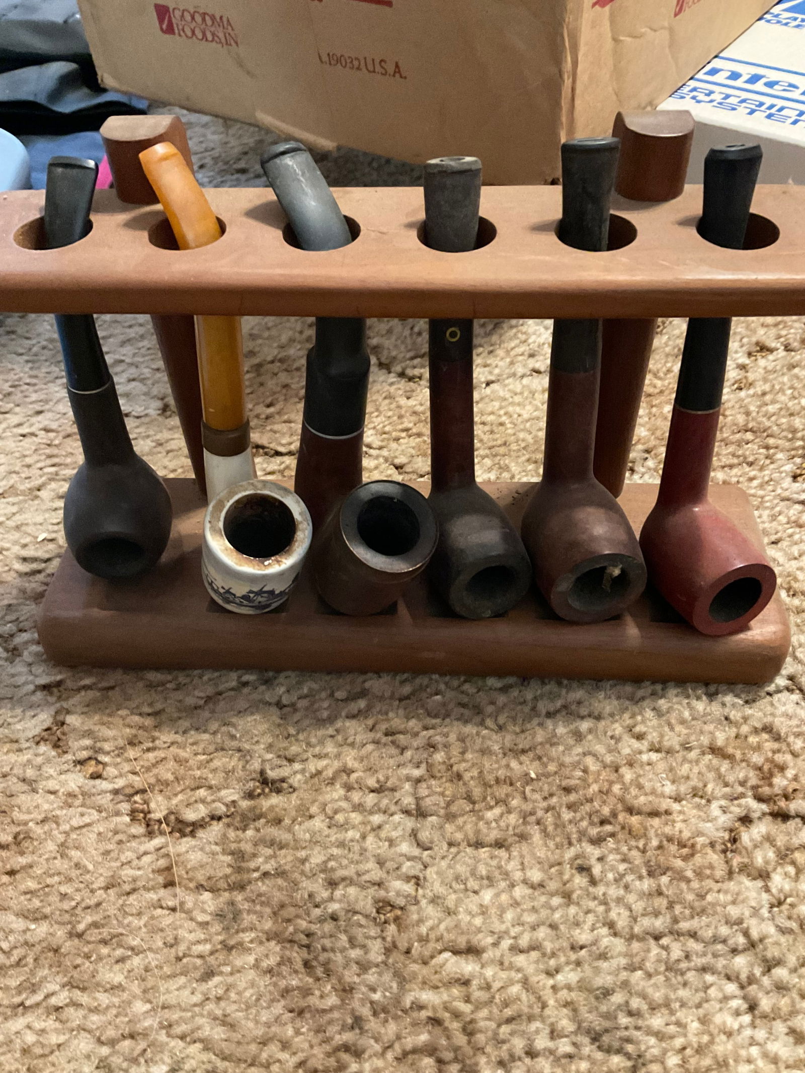 set of 6 vintage pipes with stand (1 of 1)