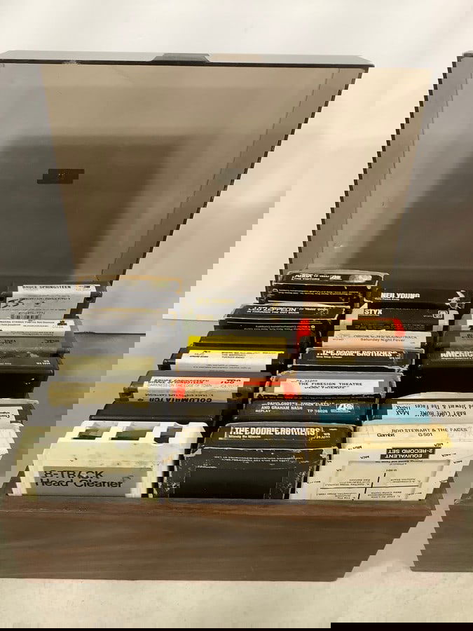 Vintage 8 Track Tape Lot and Case - Rock and more(6.5inx13inxin10in) (1 of 1)