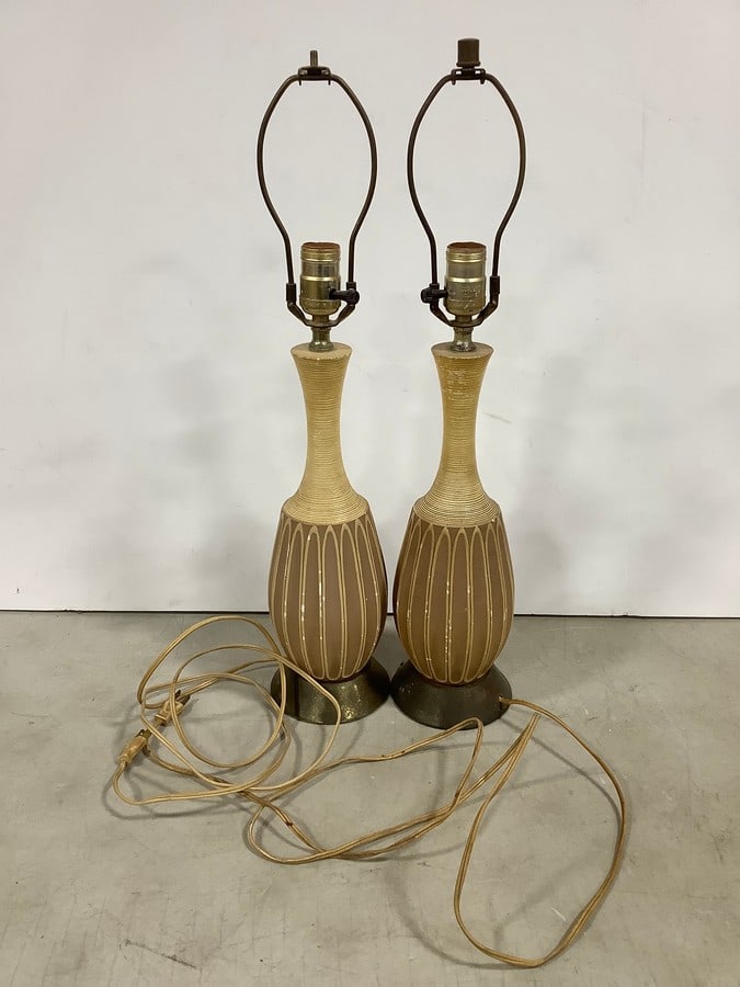 Set of 2 mathcing lamps(23in.tall): Set of 2 mathcing lamps(23in.tall)
