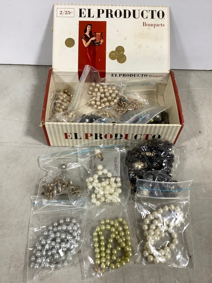 Vintage cigar box with various costume jewelry (1 of 1)