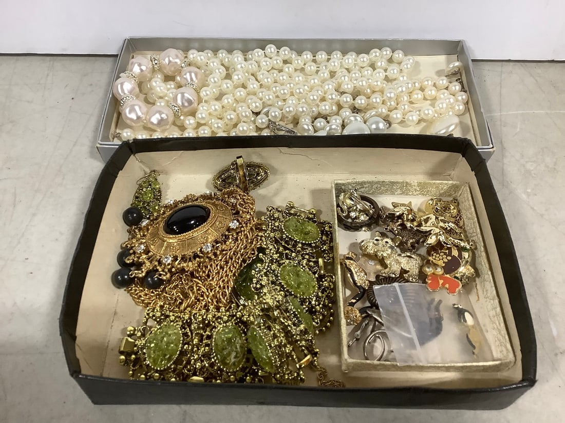 Various Costume Jewelry (Necklaces, Brooches, and more) (1 of 1)
