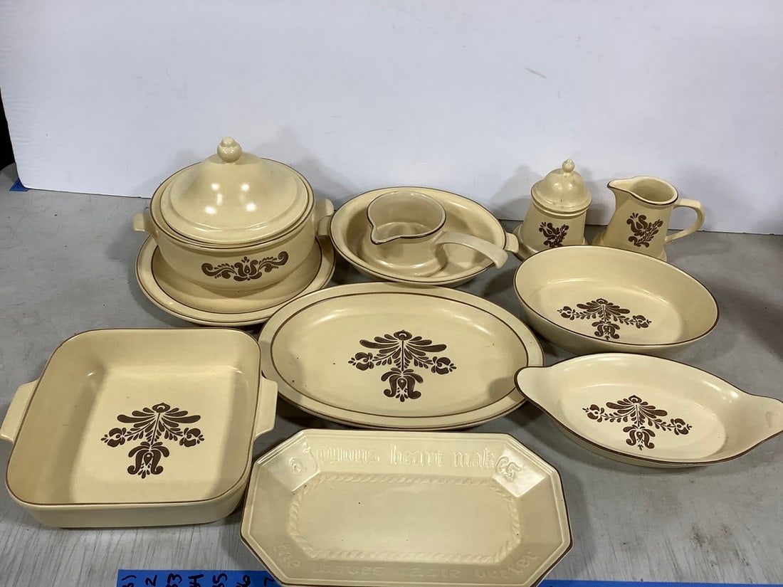 Vintage Pfaltzgraff Dinnerware Set (Tallest - 7.5in) (1 of 1)