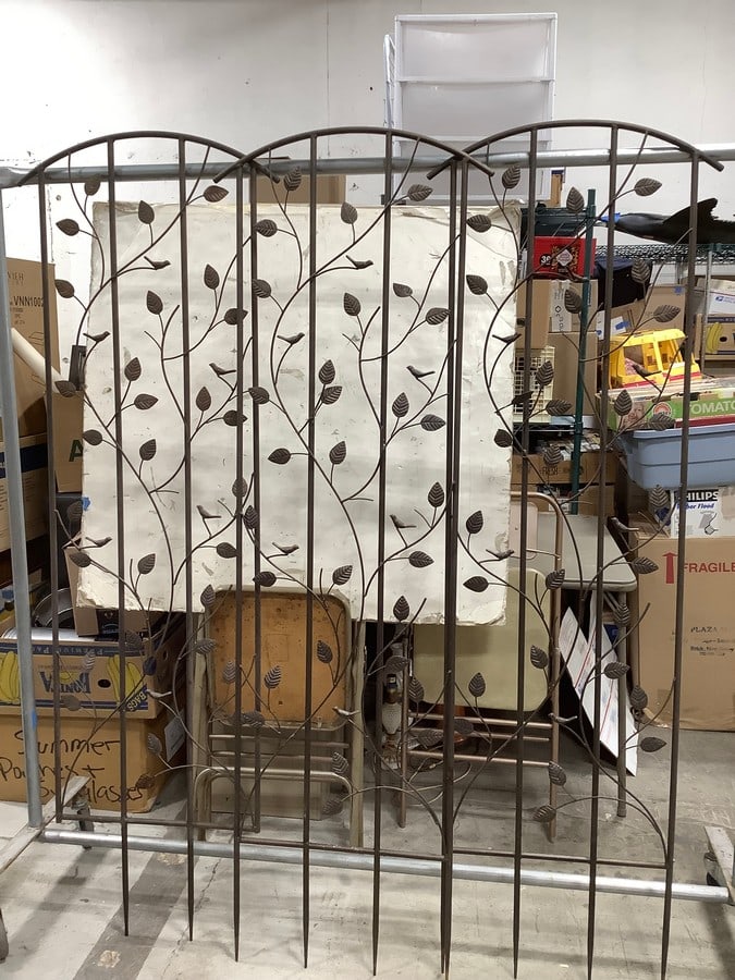 Metal trellises(6ft.tall-3 total): Metal trellises(6ft.tall-3 total)