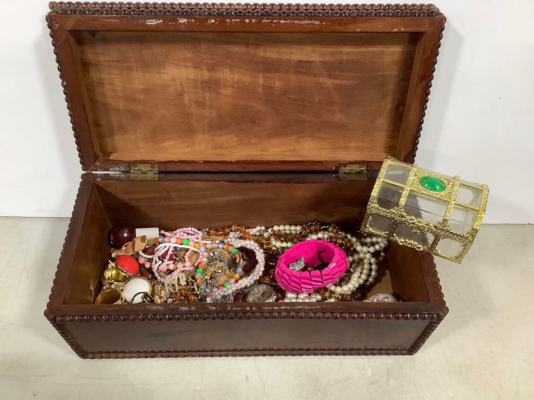 Cotume jewelry in wooden box(15.5in.x7in.x6in.) with decorative organizer: Cotume jewelry in wooden box(15.5in.x7in.x6in.) with decorative organizer