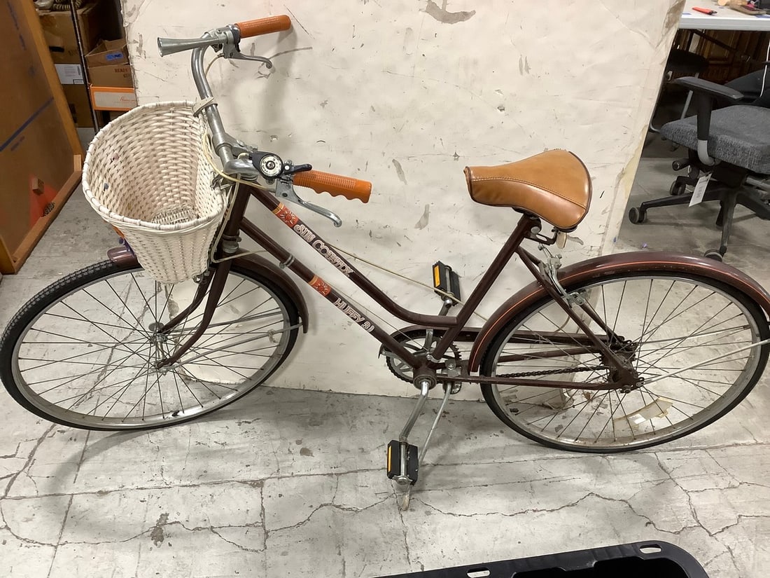 Huffy Sun Country bike with basket (1 of 1)