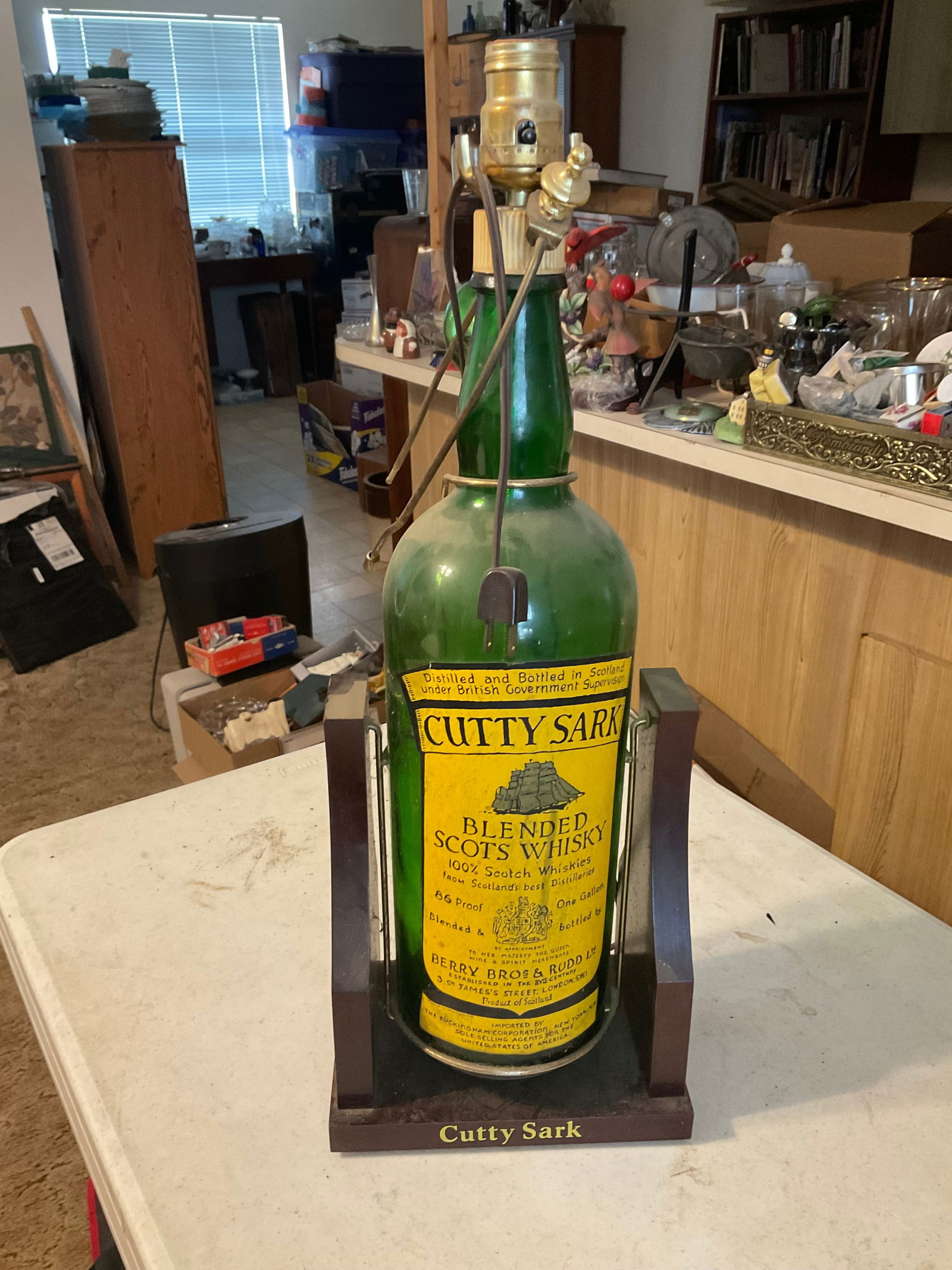 Cutty Sark Blended Scots Whisky Glass Bottle Lamp 24" (1 of 1)