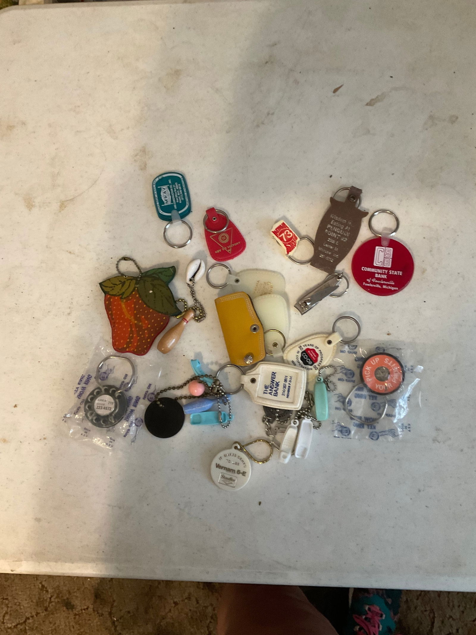 lot of vintage keychains: lot of vintage keychains