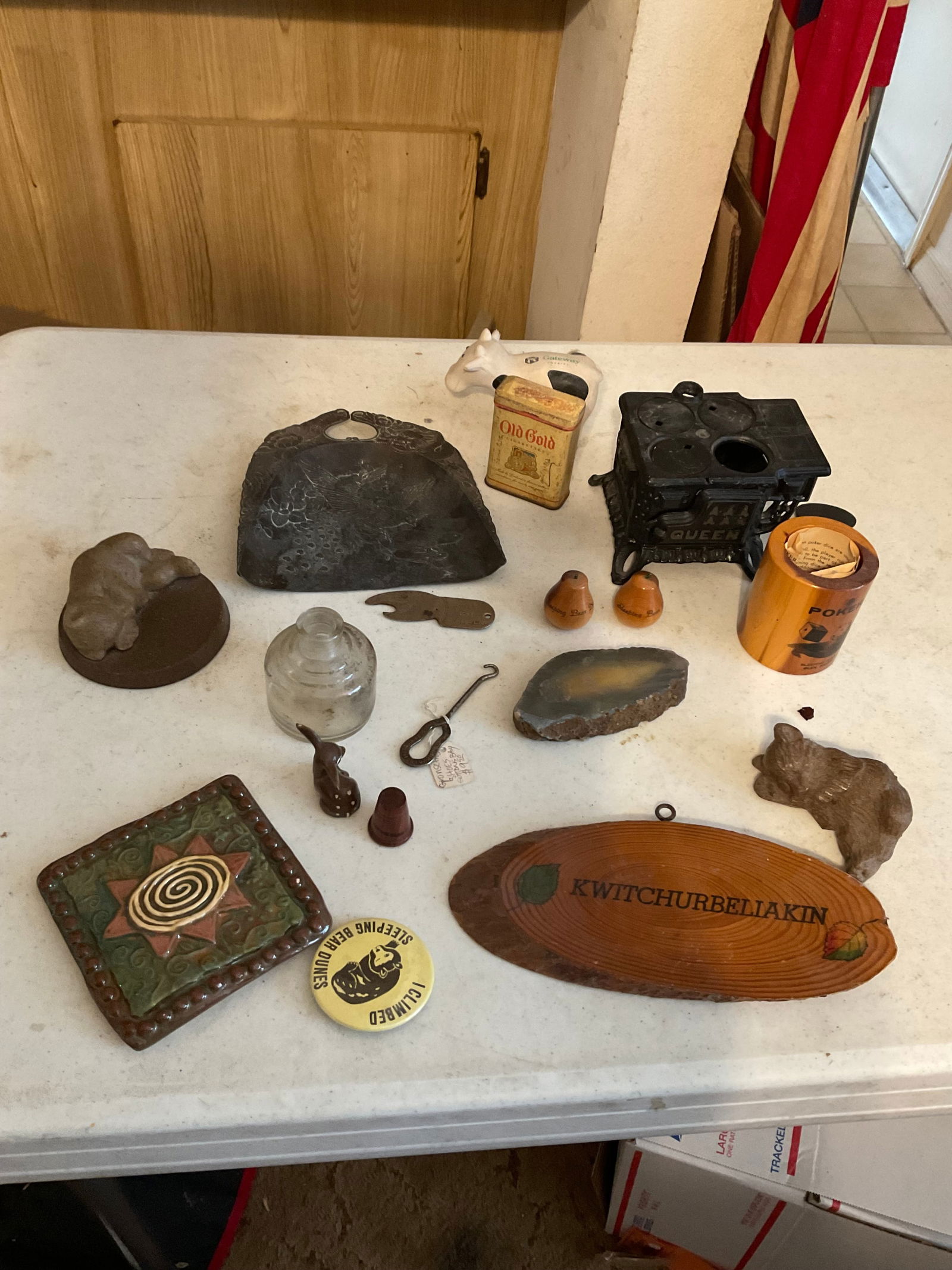lot of cast irons, wall hanging and more: lot of cast irons, wall hanging and more