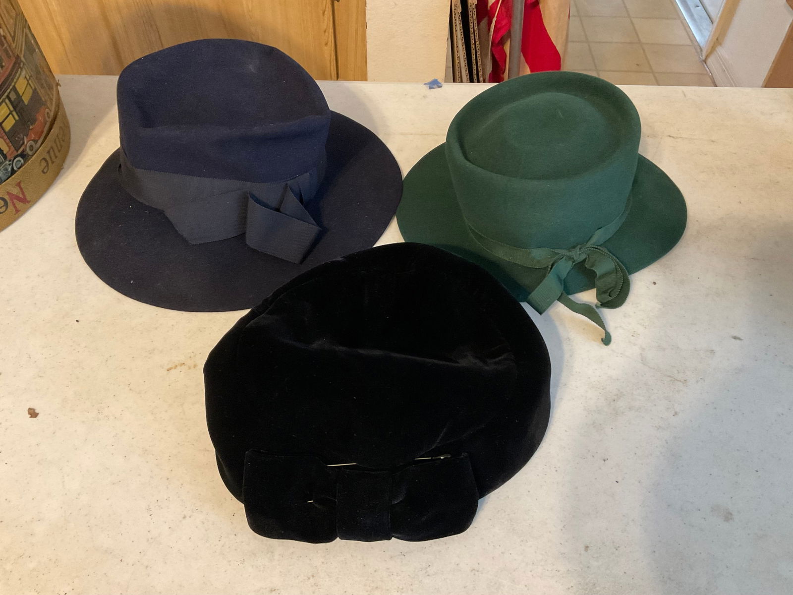 Sets on Fifth Avenue Dobbs lot of felt hats: Sets on Fifth Avenue Dobbs lot of felt hats