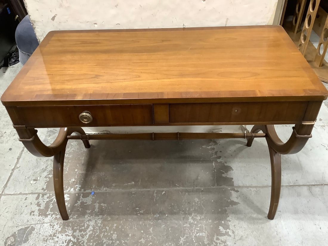 Vintage Desk with Drawers *knob missing* (29inx42inx22in): Vintage Desk with Drawers *knob missing* (29inx42inx22in)