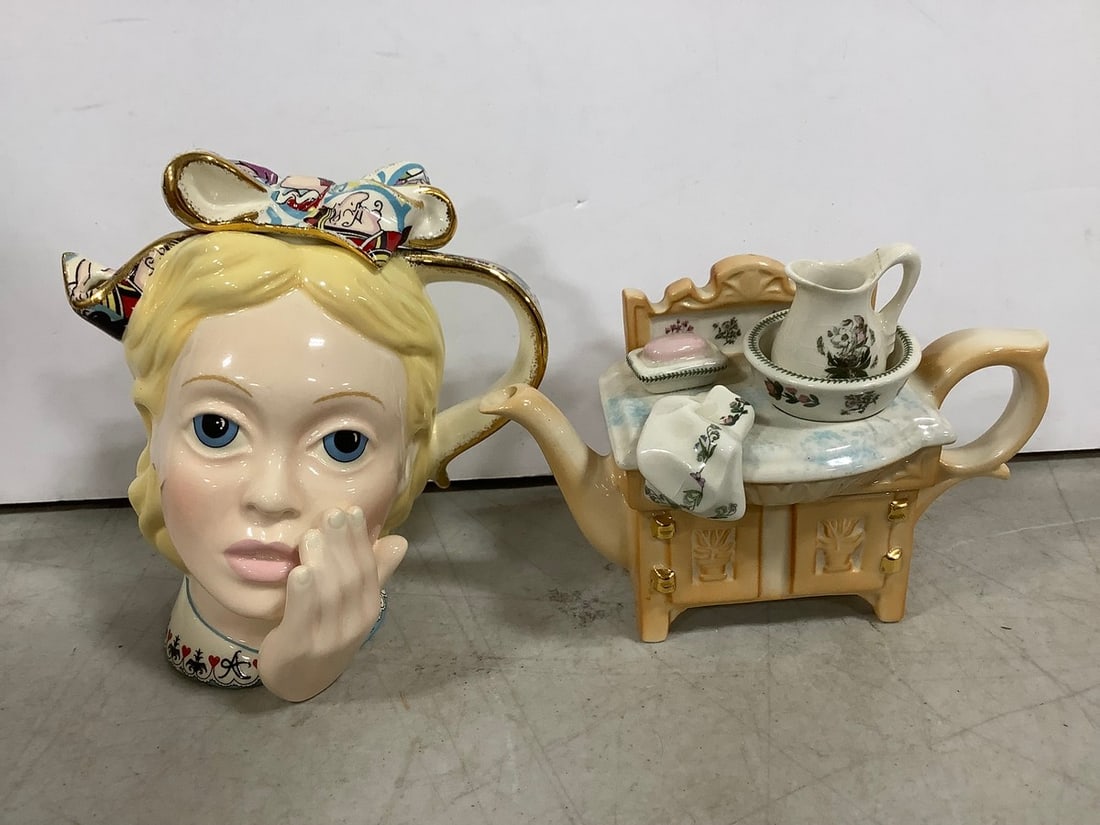 Ceramic Teapots (Portmeirion, Cardew) (Tallest - 5.25in): Ceramic Teapots (Portmeirion, Cardew) (Tallest - 5.25in)