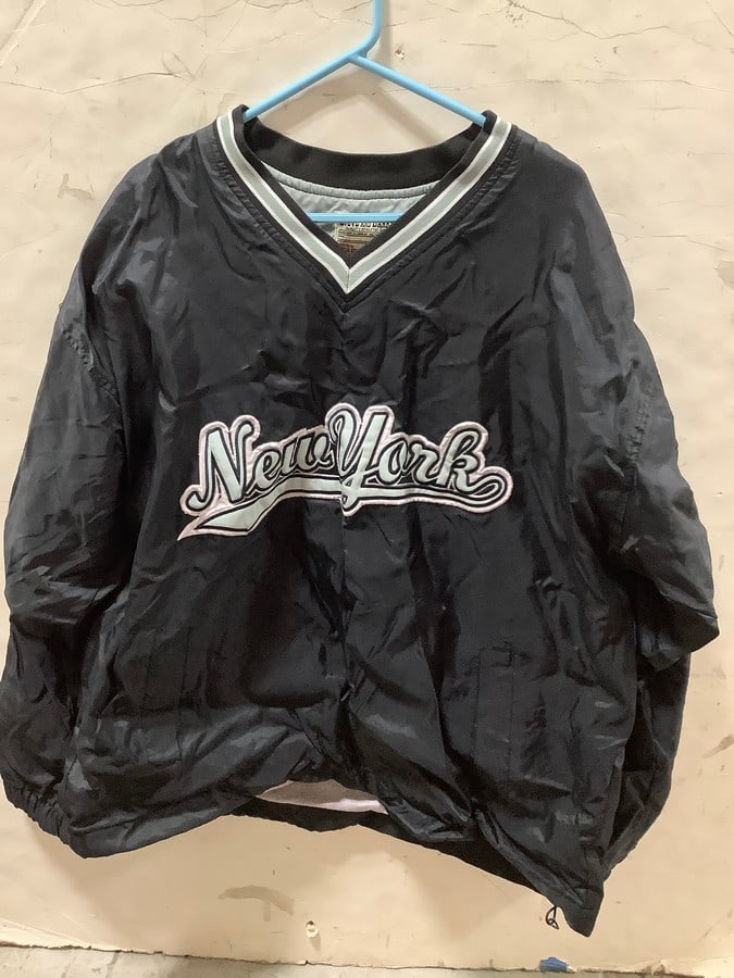 Vintage Steve & Barrys New York Windbreaker Size XL (good condition): Vintage Steve & Barrys New York Windbreaker Size XL (good condition)