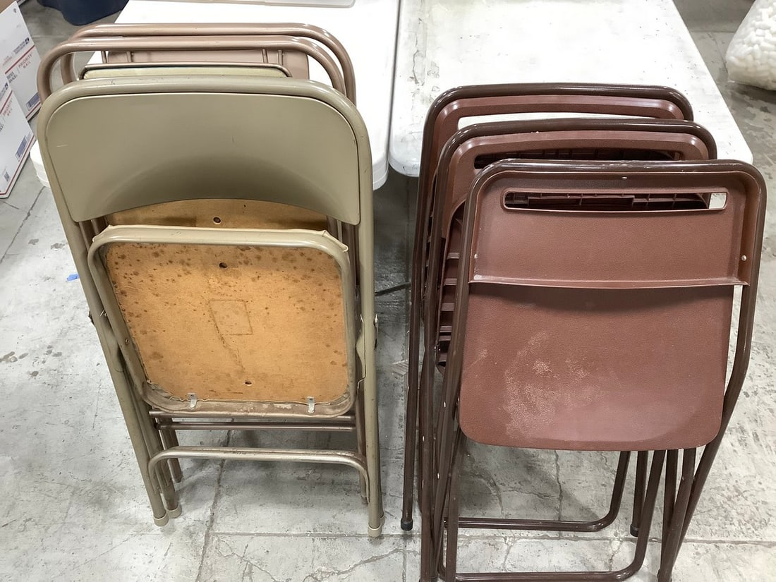Foldup chairs(6 total): Foldup chairs(6 total)