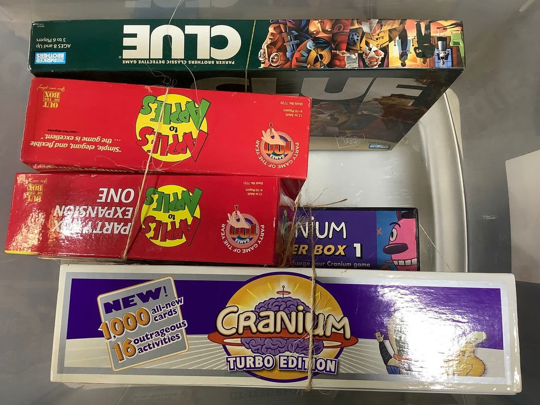 Board games(Cranium, Apples to Apples, Clue): Board games(Cranium, Apples to Apples, Clue)