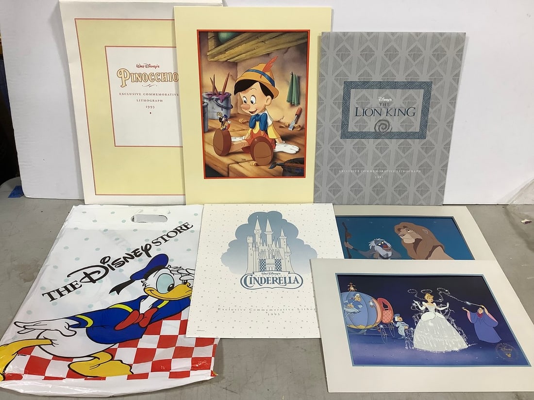 The Disney store bag and Pinnochio/Lion Kiong/Cinerella lithographs(largest 12in.x16in.): The Disney store bag and Pinnochio/Lion Kiong/Cinerella lithographs(largest 12in.x16in.)