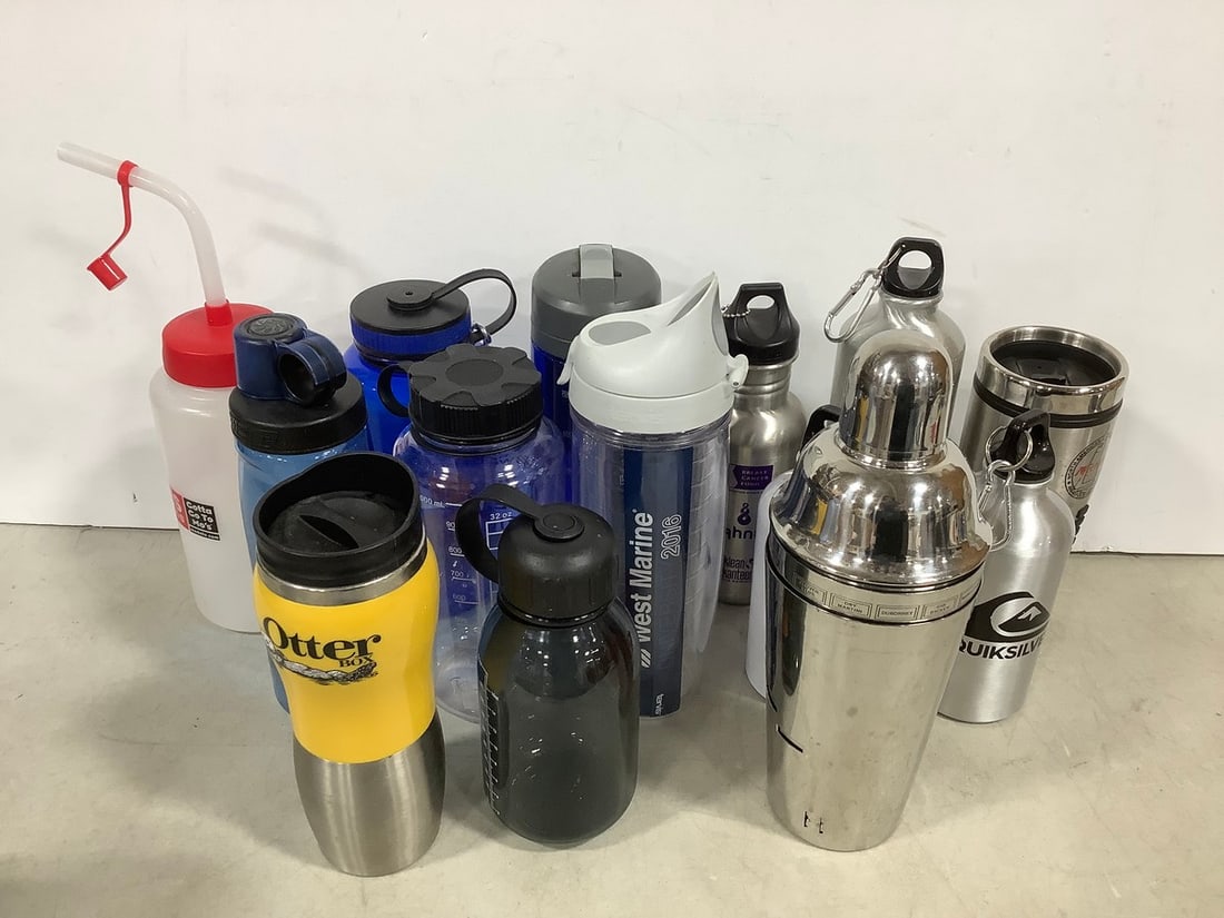 Various water bottles(Otterbox, Quiksilver, Modell's, and more): Various water bottles(Otterbox, Quiksilver, Modell's, and more)