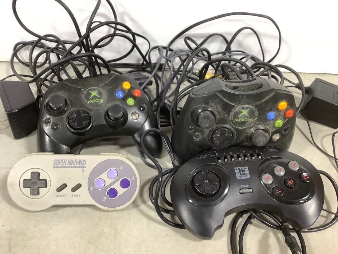 Various Controllers (Xbox, Super Nintendo, and more) (1 of 1)