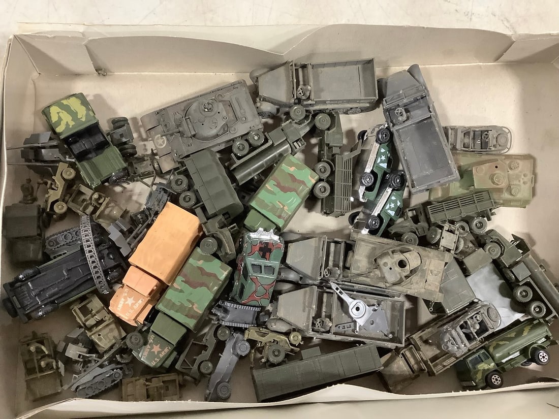 Vintage Diecast Plastic Army Vehicles (Obgm, Hotwheels, and more): Vintage Diecast Plastic Army Vehicles (Obgm, Hotwheels, and more)