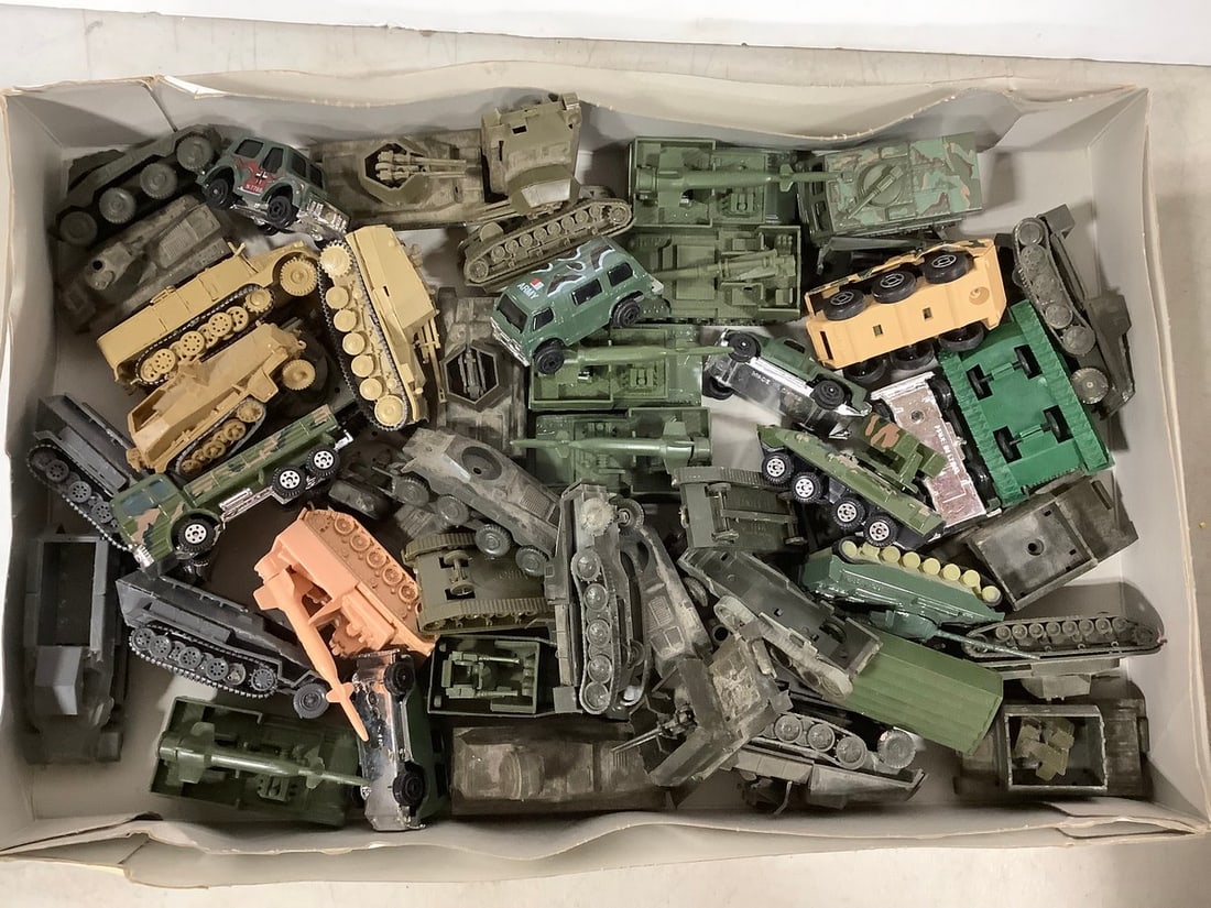Vintage Diecast Plastic Army Vehicles (Hotwheels, and more): Vintage Diecast Plastic Army Vehicles (Hotwheels, and more)