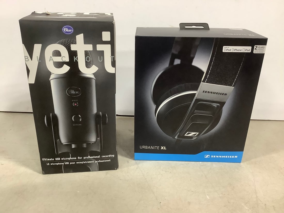 Yeti Blackout Microphone and Sennheiser Headphones (1 of 1)