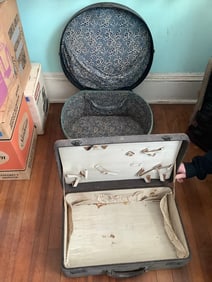 Vintage travel cases(2 total)