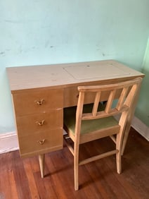 Singer sewing machine table(mo sewing machine included-36in.x17in.x31in.)