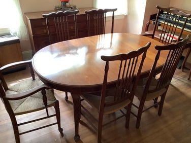 Pennsylvania House dining room table(66in.x43in.x30in.) with 6 chairs