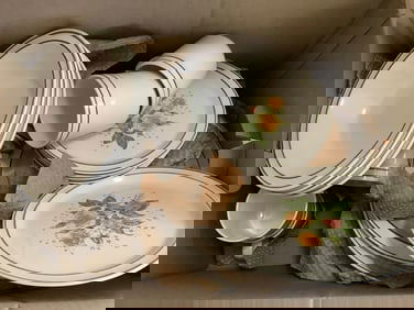 Daekor set(cups, plates, and more)