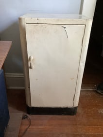 1940s tin cabinet(33in.x18in.)