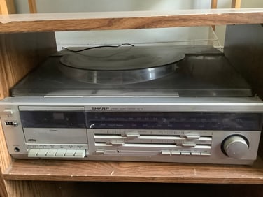 Sharp stereo casette player with speakers