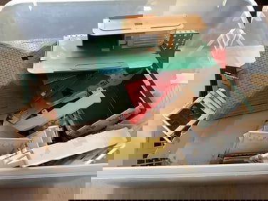 Large lot of train buildings(Plasticville and more)
