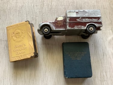Lead truck and two book banks(no keys)