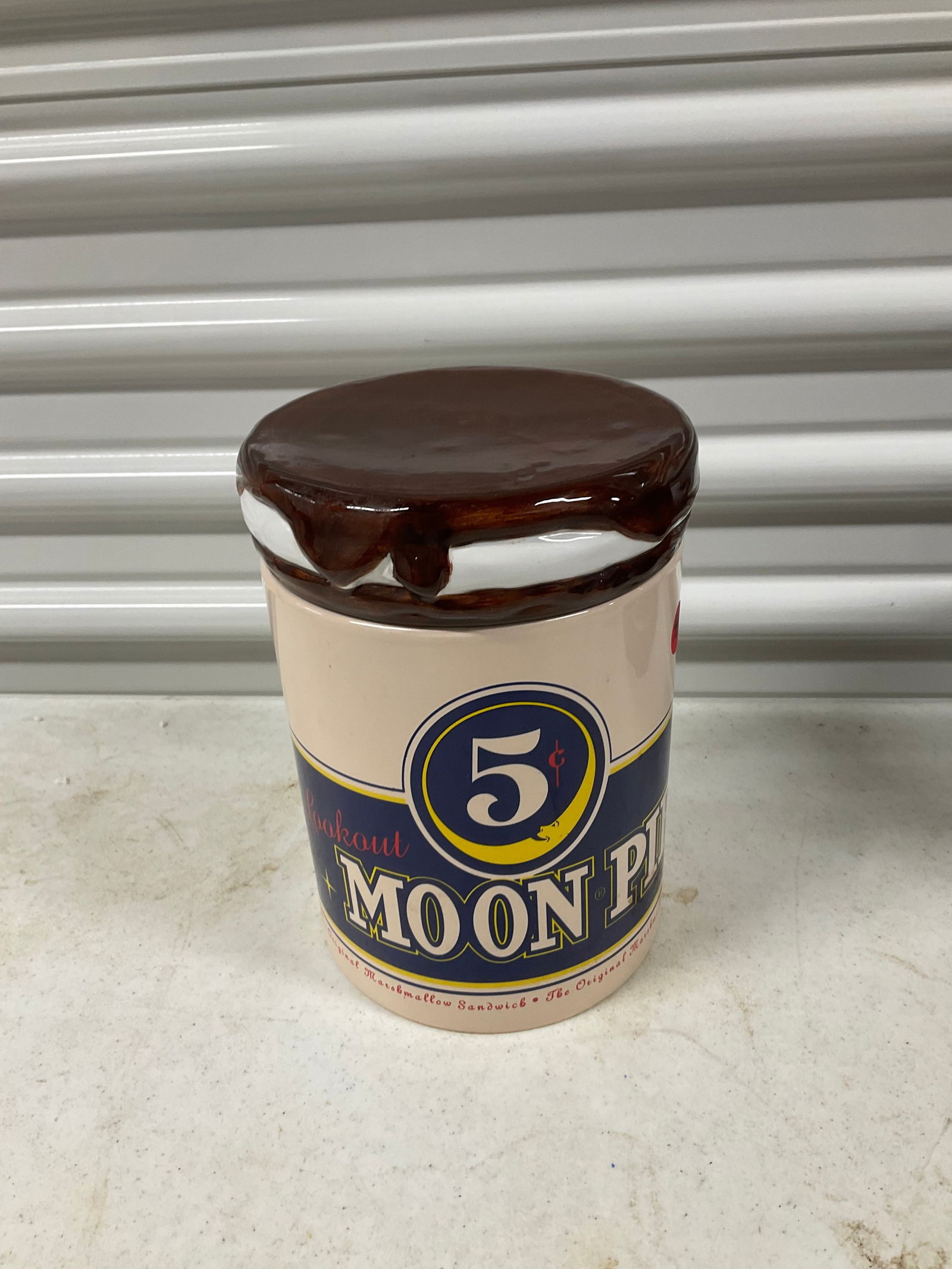 Vintage Moon Pie cookie jar 9in: Vintage Moon Pie cookie jar 9in
