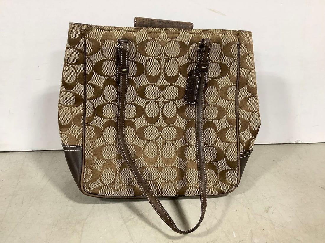 Coach Handbag: Coach Handbag